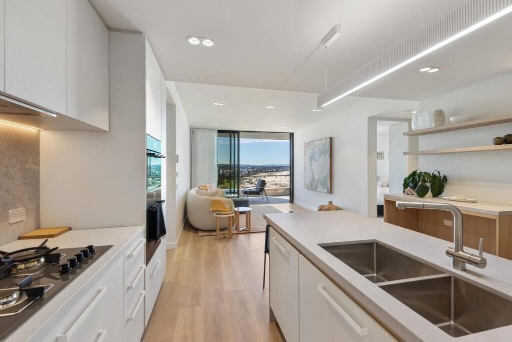 Apartment Luxurious 2br 2ba Oceanfront Kirra