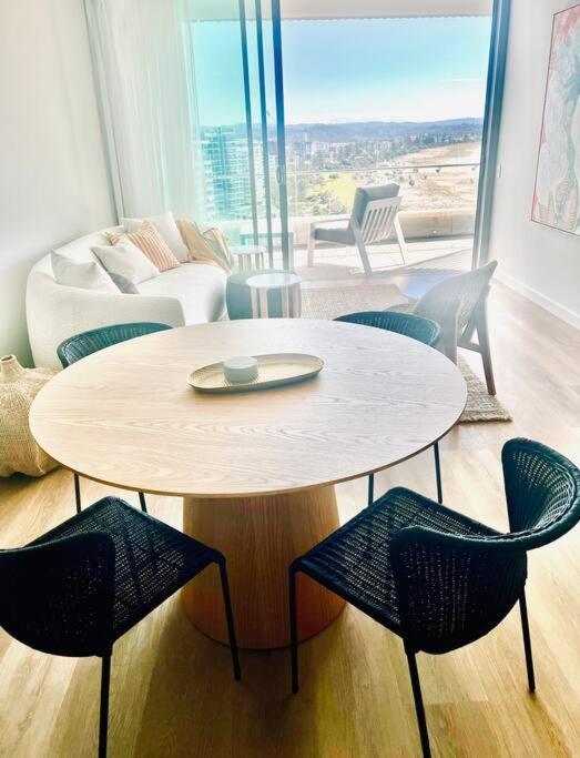 Apartment Luxurious 2br 2ba Oceanfront Kirra Gold Coast