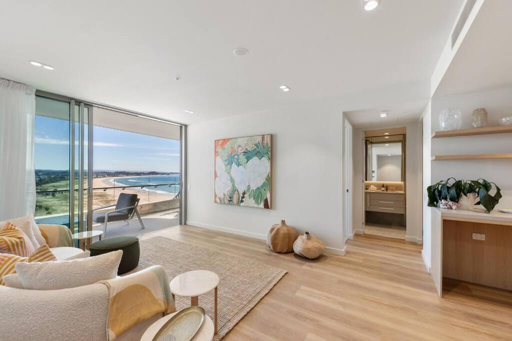 Luxurious 2br 2ba Oceanfront Kirra Apartment