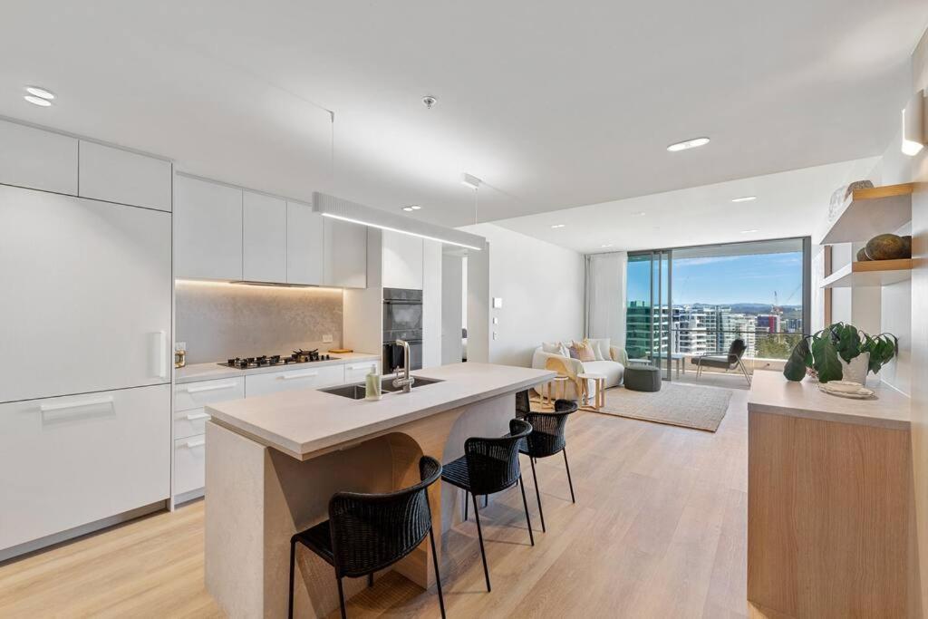 Apartment Luxurious 2br 2ba Oceanfront Kirra *