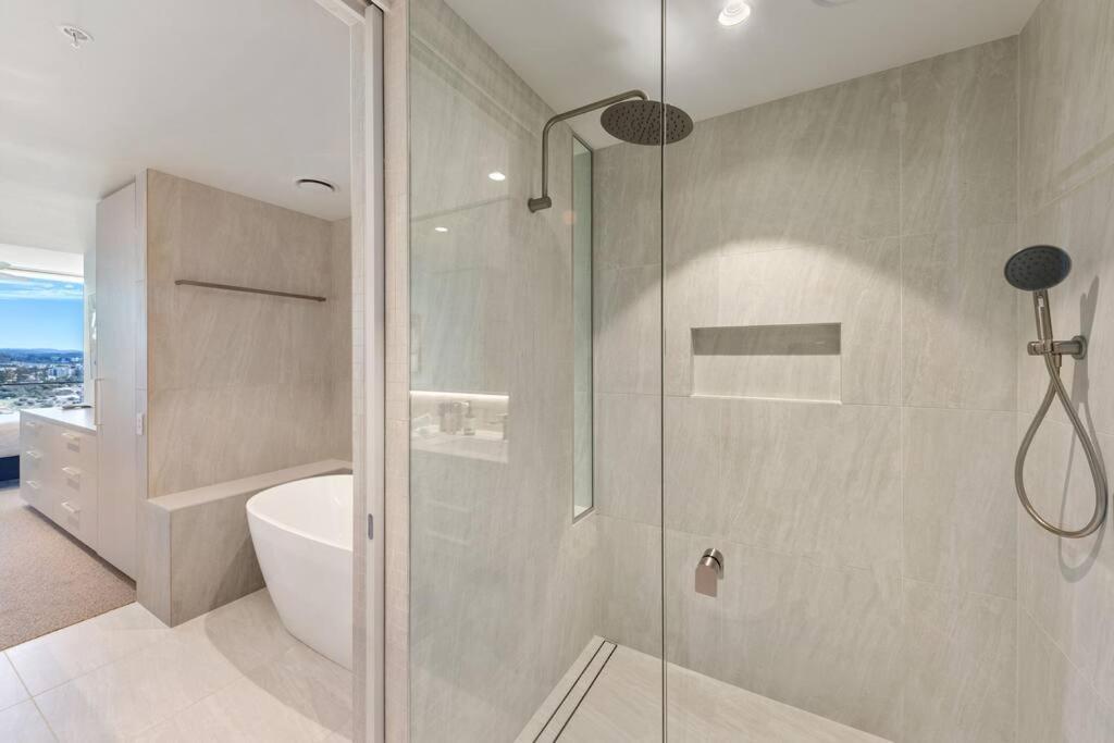 Luxurious 2br 2ba Oceanfront Kirra * Gold Coast