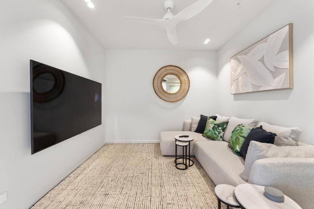 Luxurious 2br 2ba Oceanfront Kirra