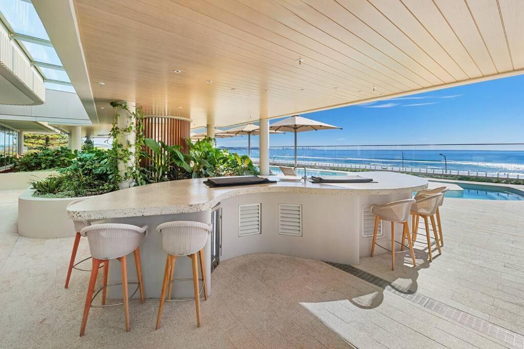 Luxurious 2br 2ba Oceanfront Kirra Apartment *