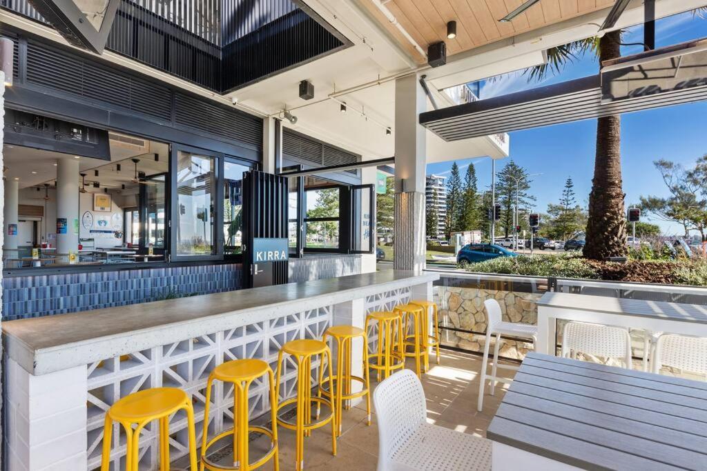 Luxurious 2br 2ba Oceanfront Kirra Apartment *