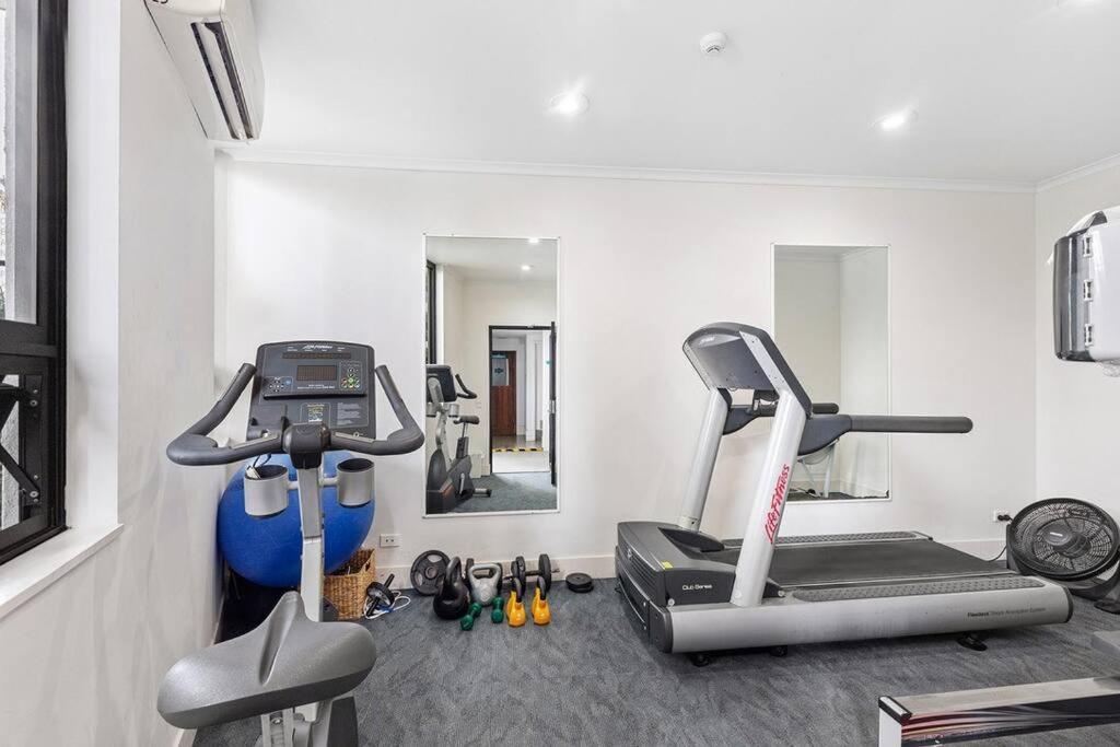 Broadbeach Beauty Walk To & Free Parking * Gold Coast