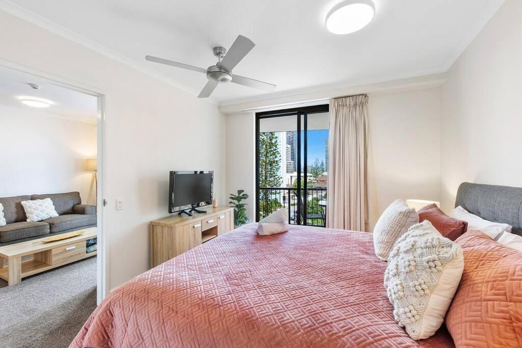 Broadbeach Beauty Walk To & Free Parking *