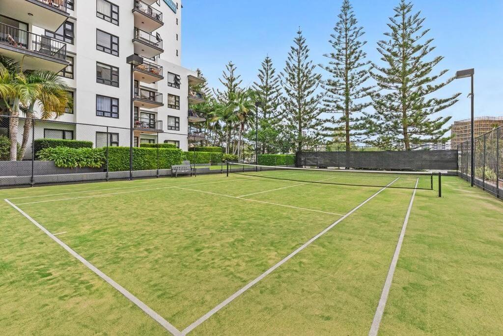 Broadbeach Beauty Walk To & Free Parking Apartment