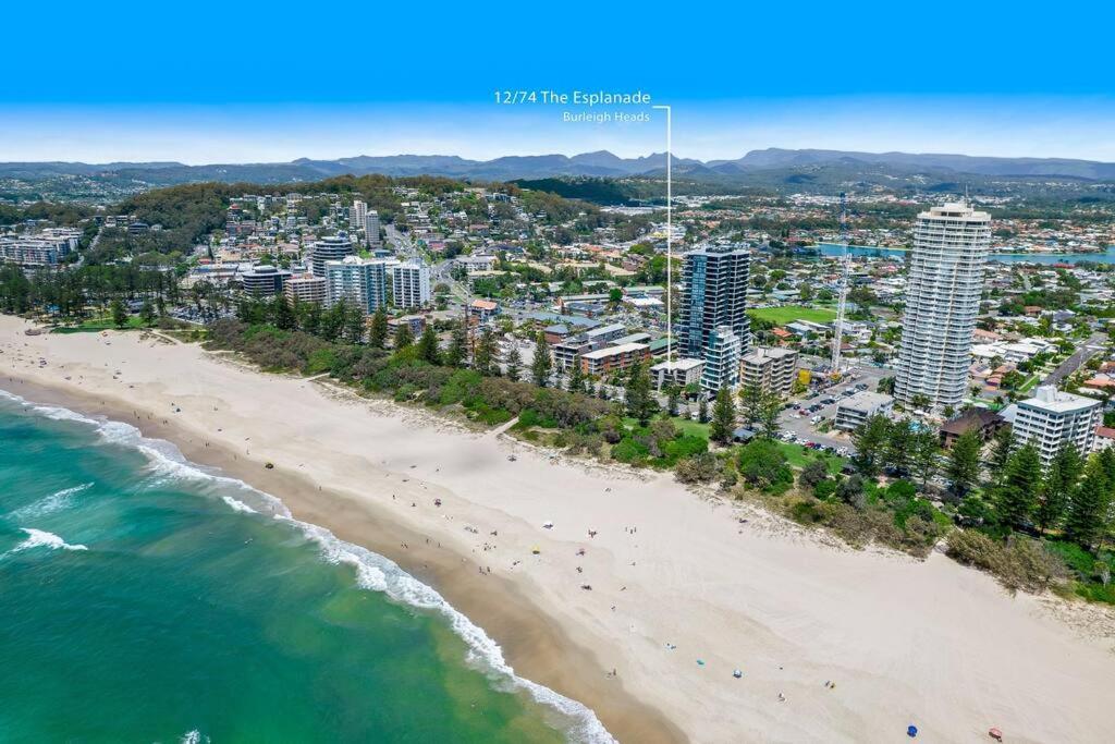 Burleigh Beachfront Beauty 2 Bed Parking Wifi