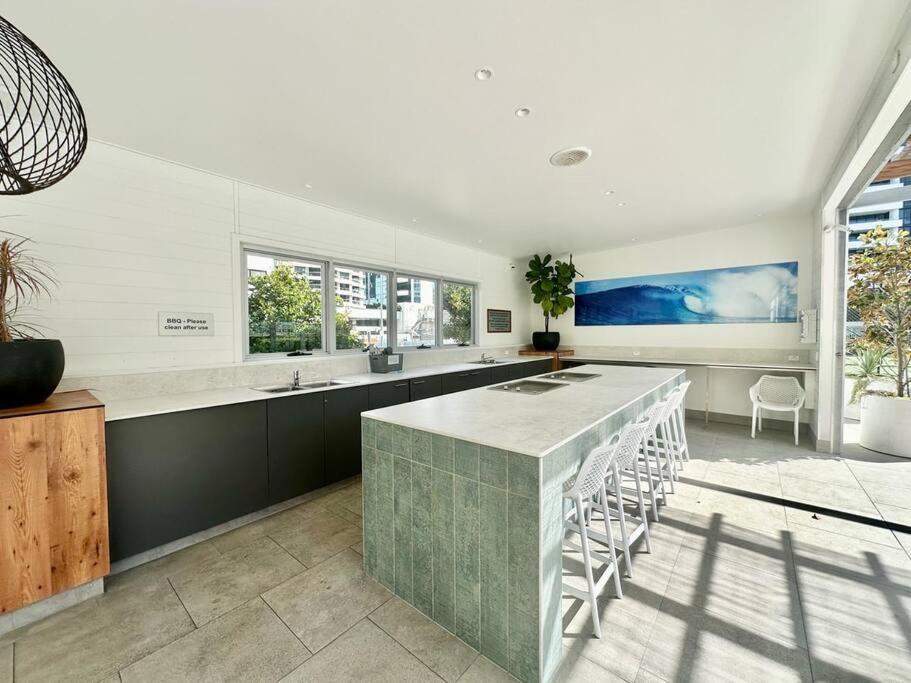 Haven, 28th Floor Ocean Views Apartment *