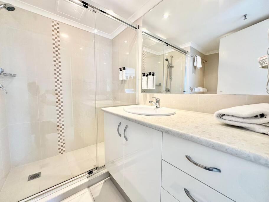 Haven, 28th Floor Ocean Views Apartment *