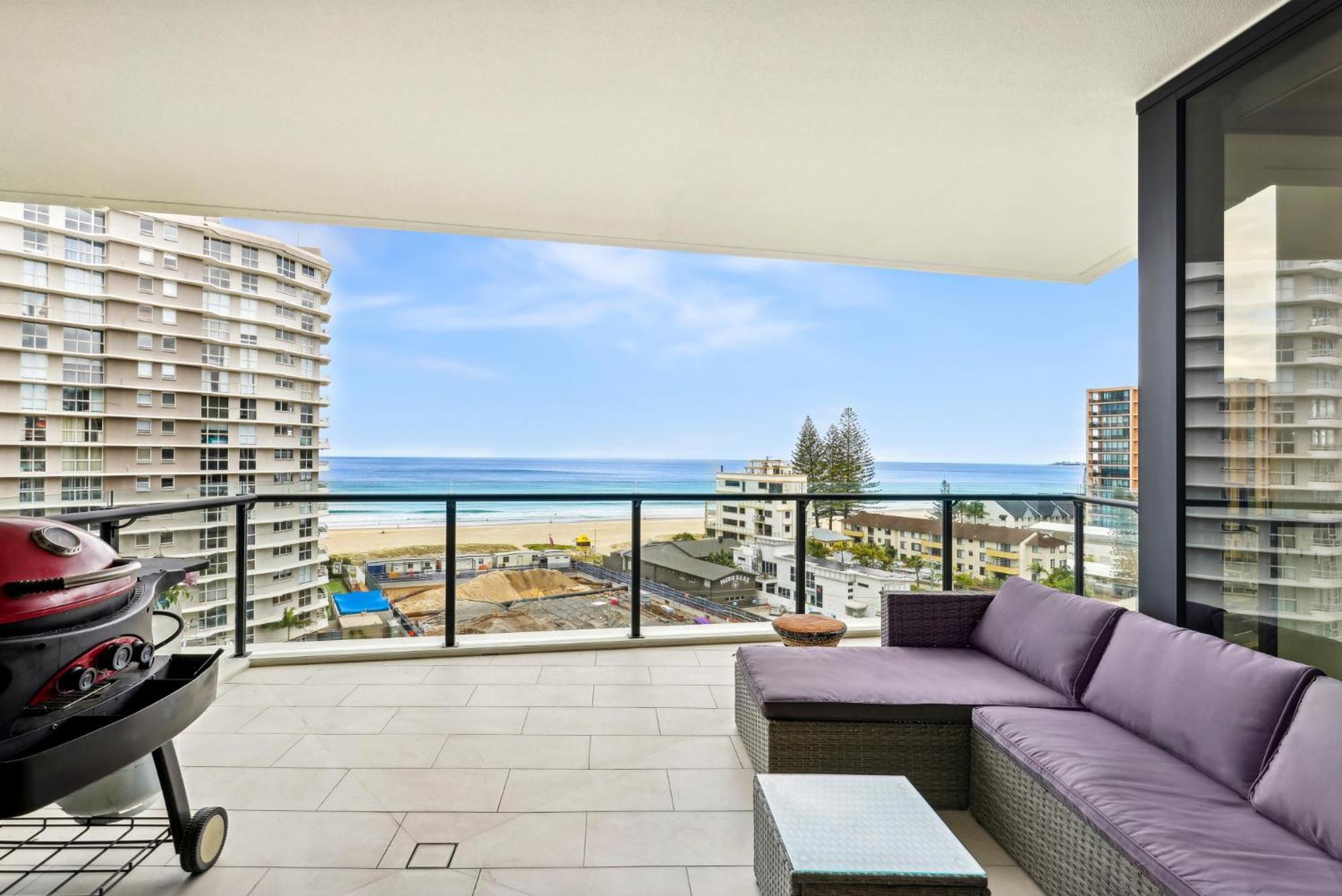 Glorious Ocean Views 2-bed Pool & Amenities Apartment *