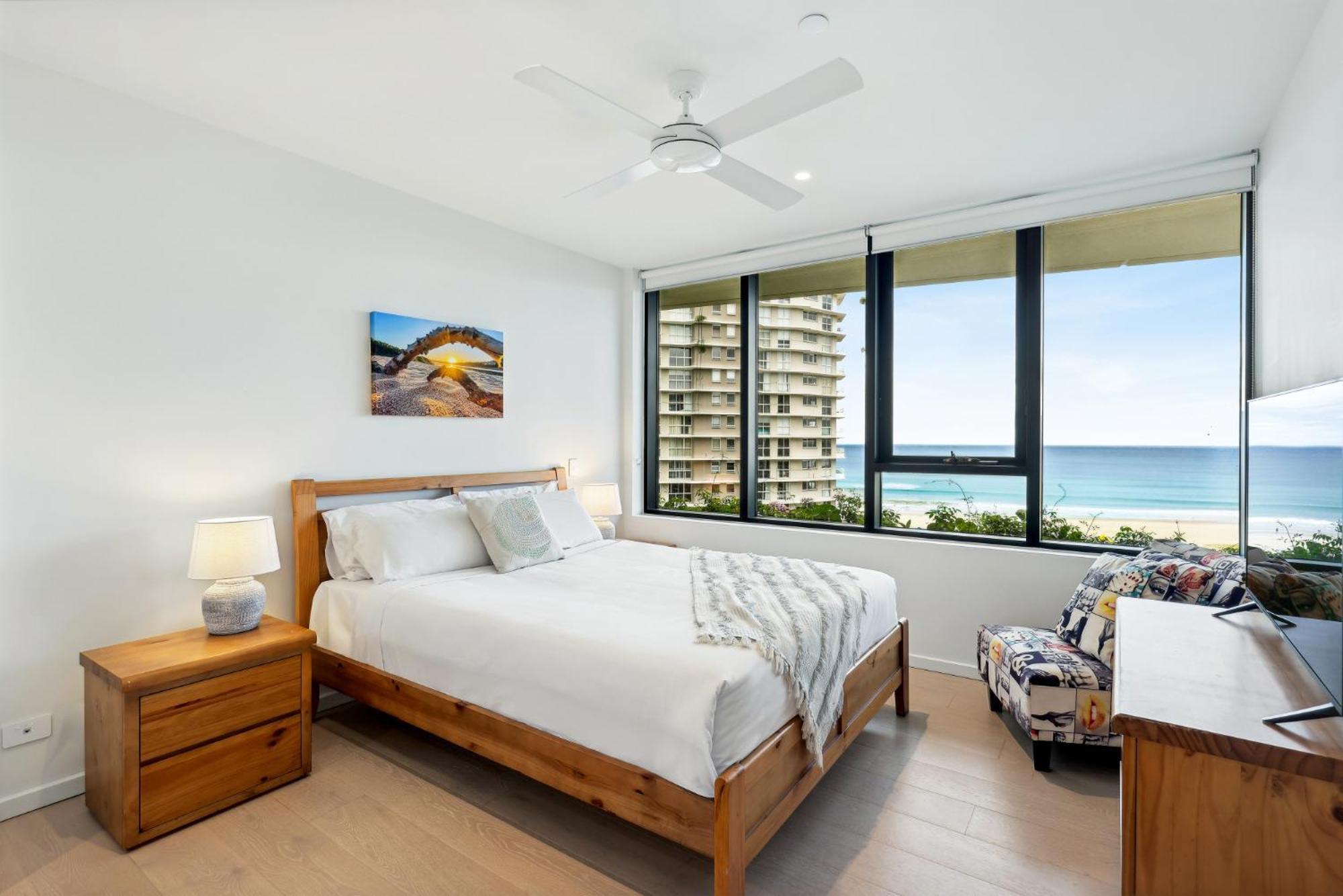 Glorious Ocean Views 2-bed Pool & Amenities * Gold Coast