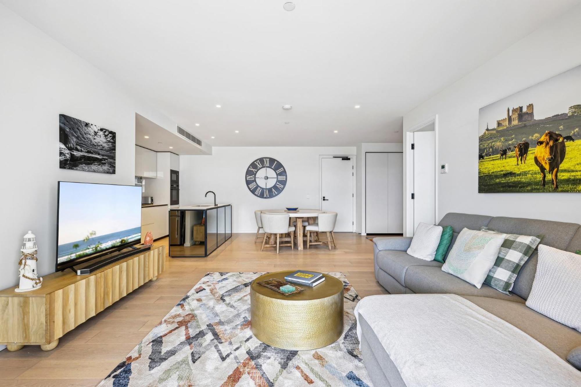 Glorious Ocean Views 2-bed Pool & Amenities * Gold Coast