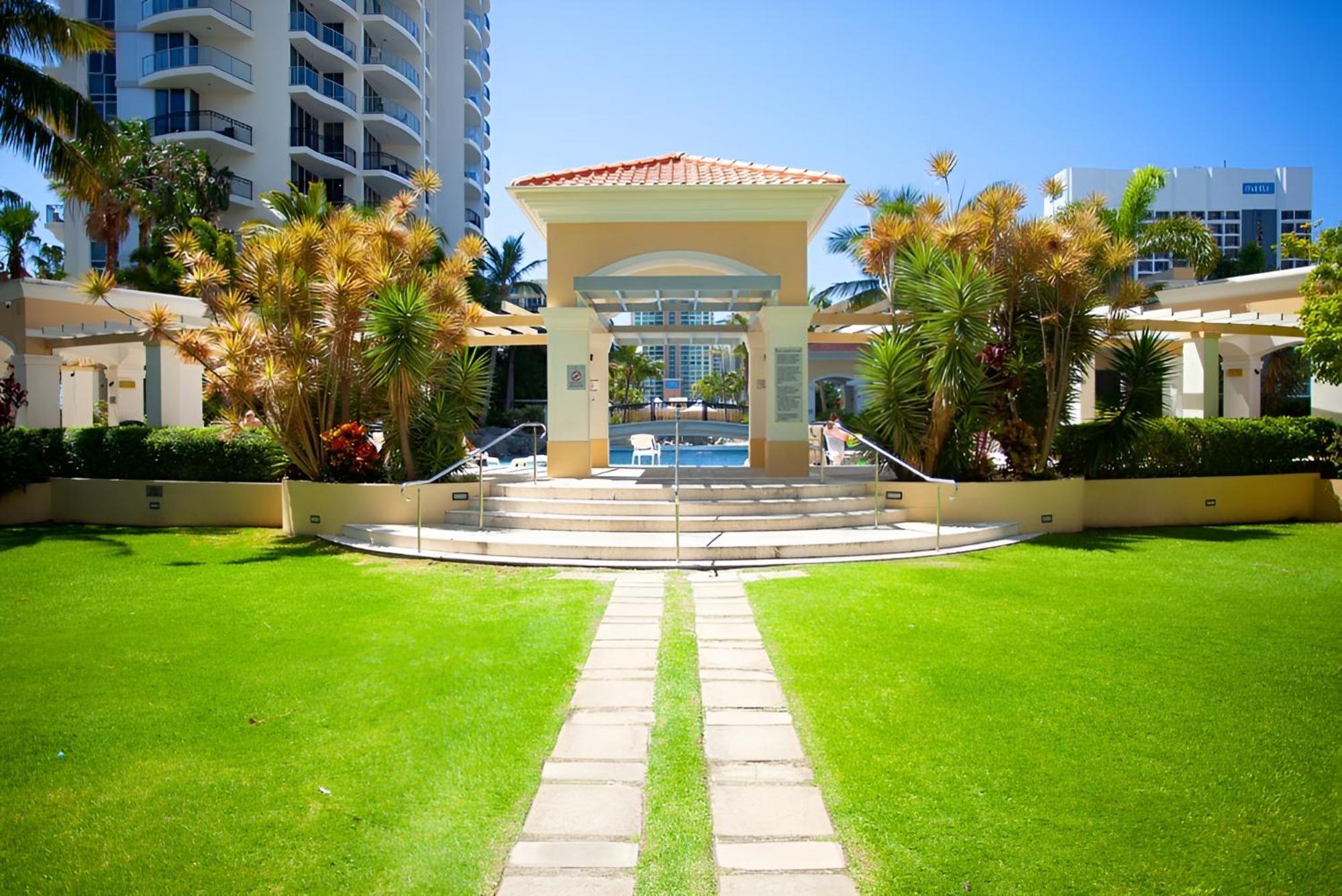Self Contained At Chevron Renaissance - Privately Managed - Wow *