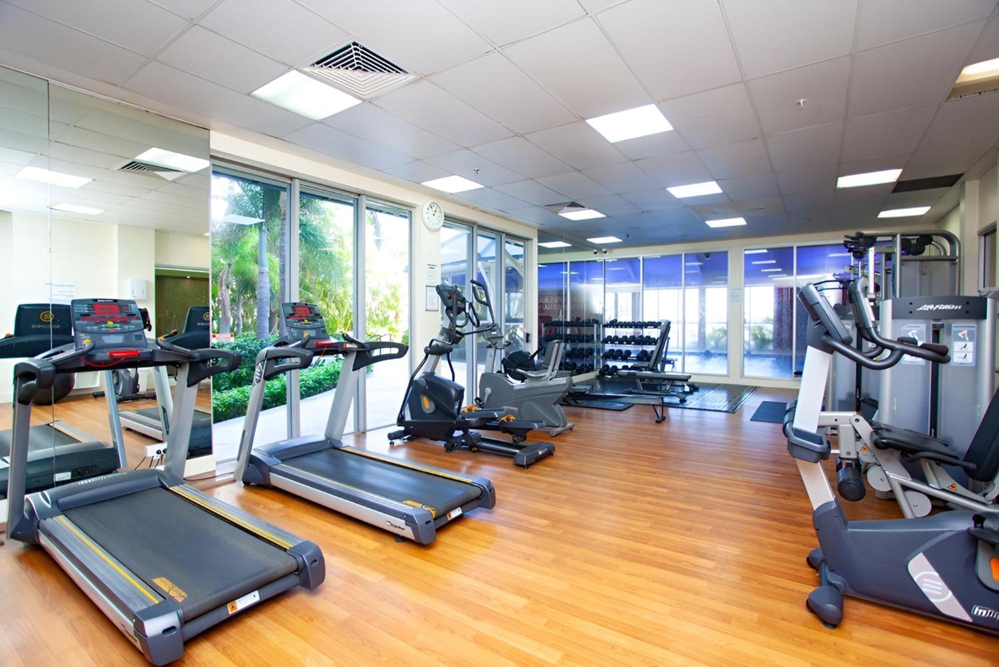 Apartment Self Contained At Chevron Renaissance - Privately Managed - Wow