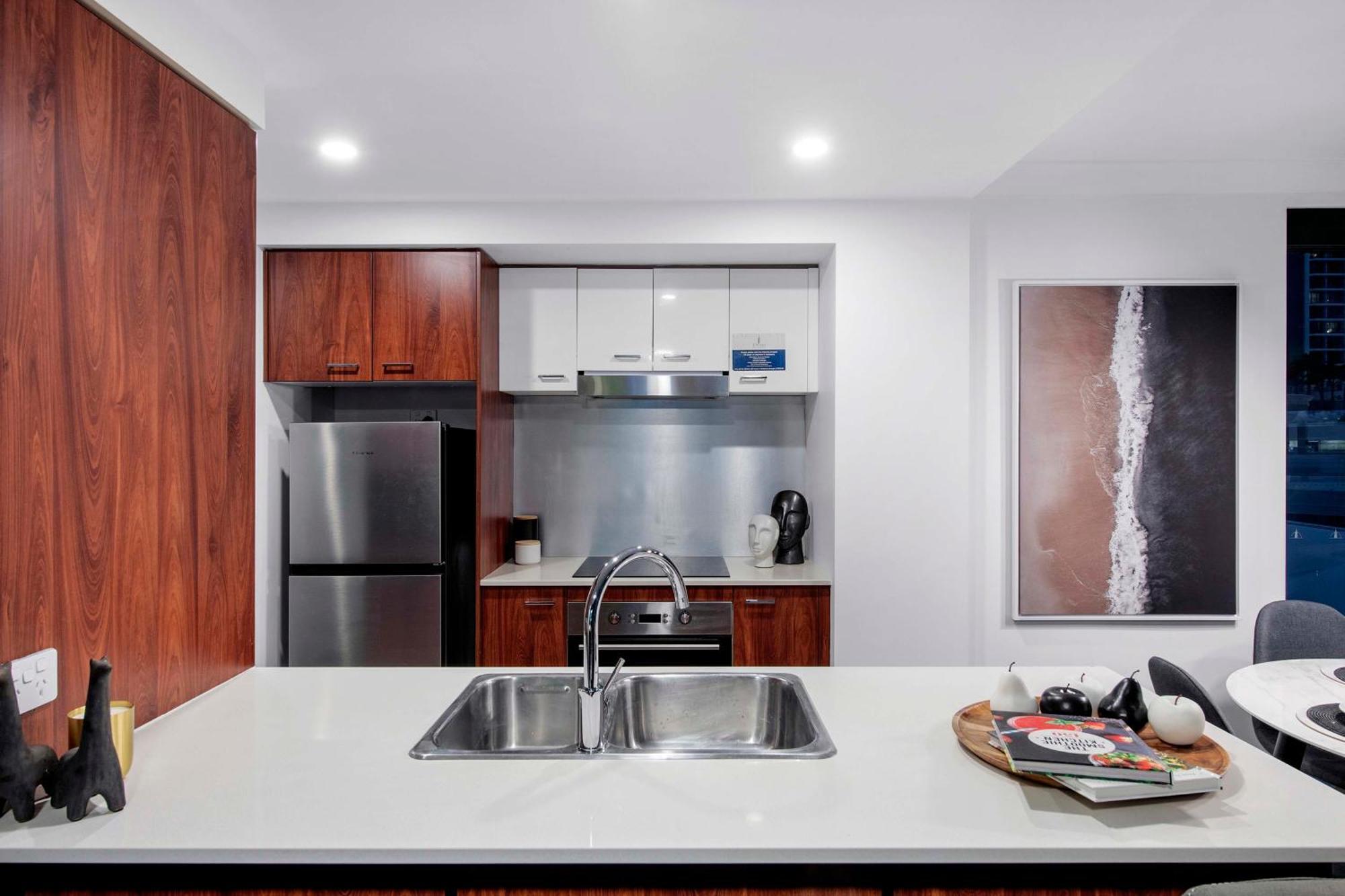 Apartment Self Contained At Chevron Renaissance - Privately Managed - Wow Gold Coast