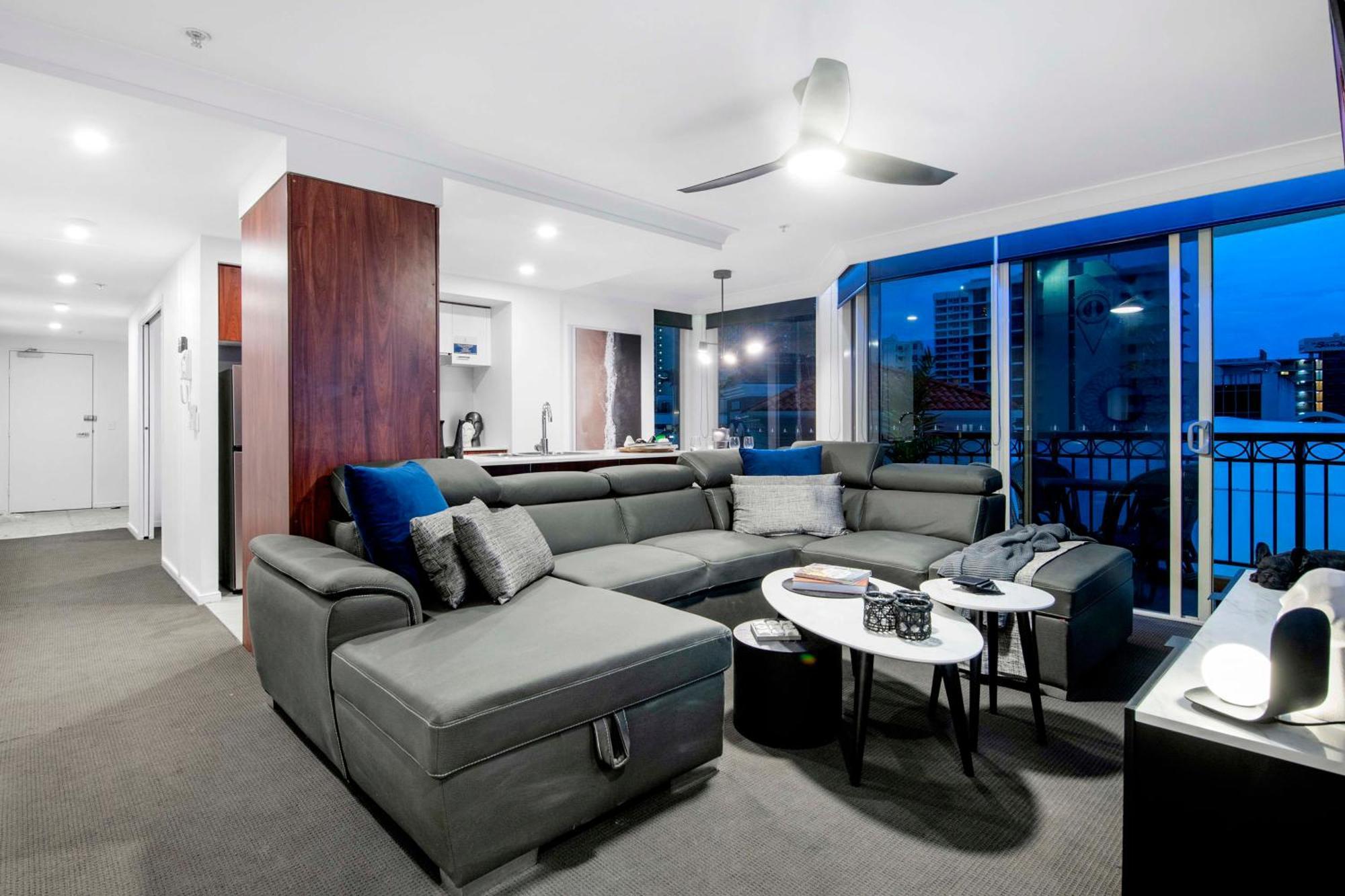 Self Contained At Chevron Renaissance - Privately Managed - Wow *