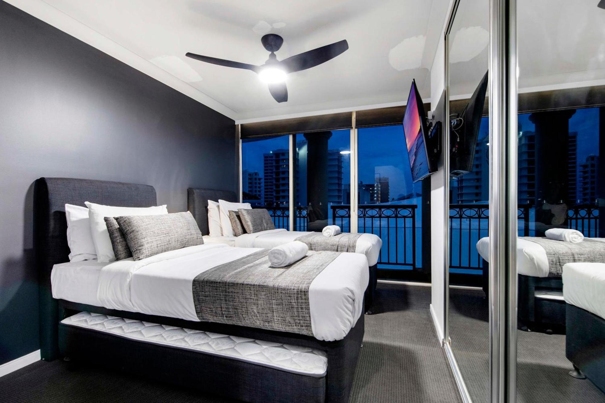 Apartment Self Contained At Chevron Renaissance - Privately Managed - Wow *