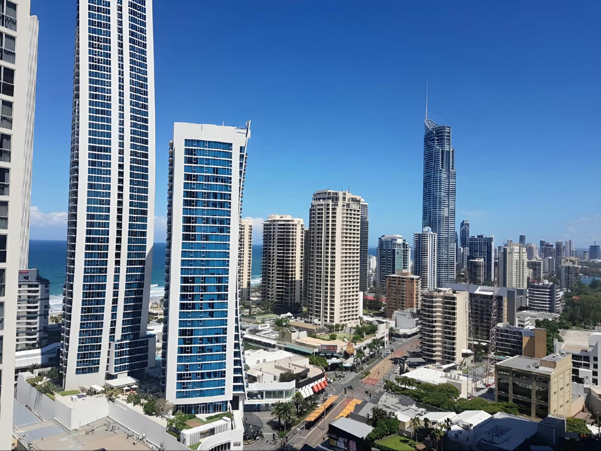 Self Contained At Chevron Renaissance - Privately Managed - Wow *