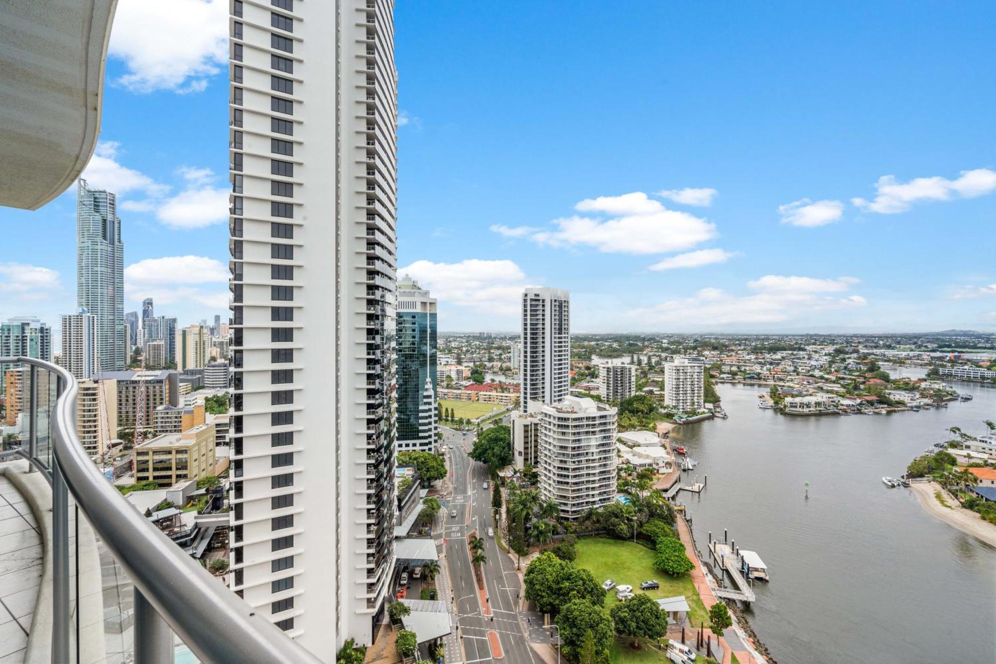Self Contained At Chevron Renaissance - Privately Managed - Wow *