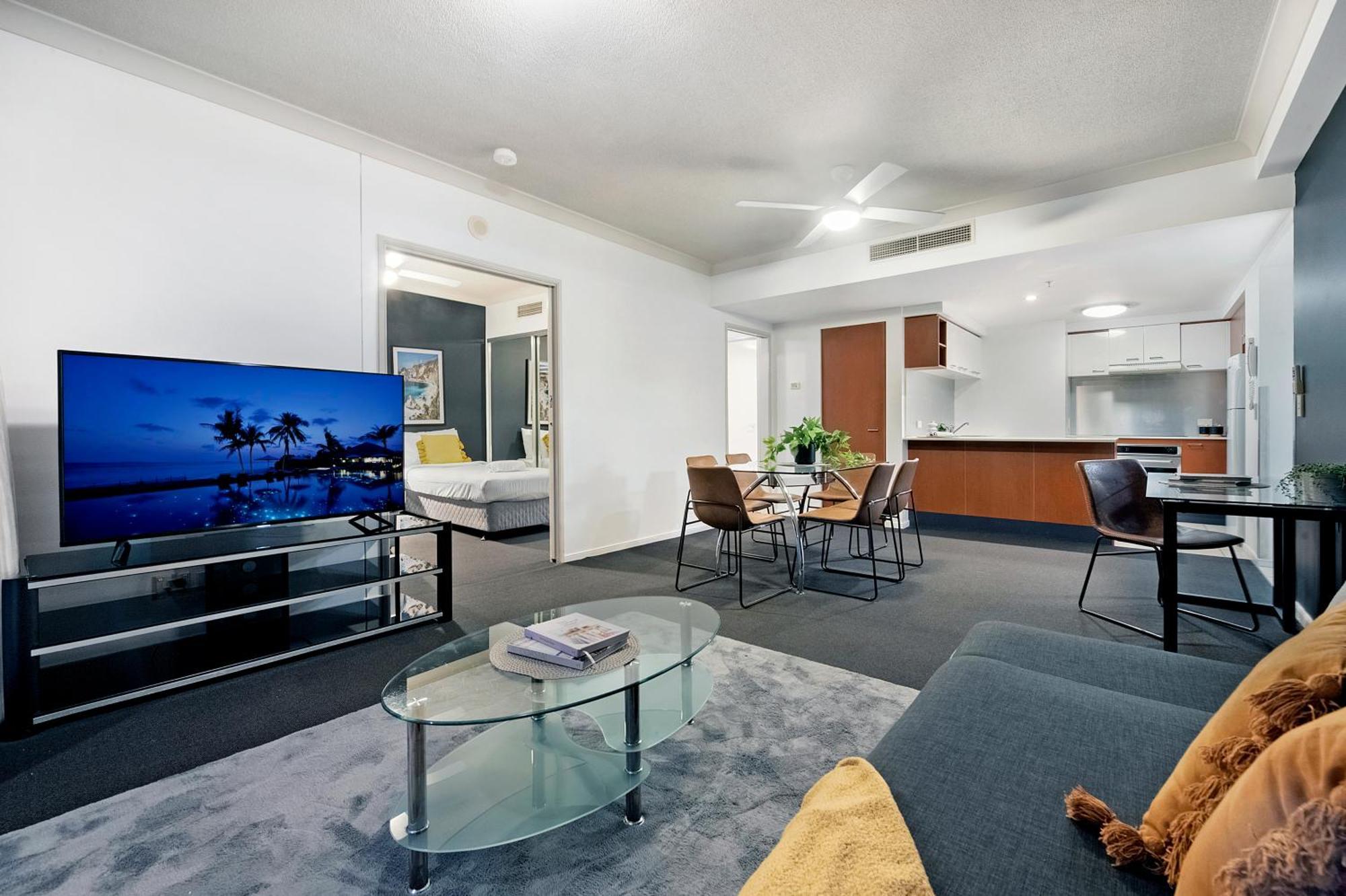 Apartment Self Contained At Chevron Renaissance - Privately Managed - Wow *