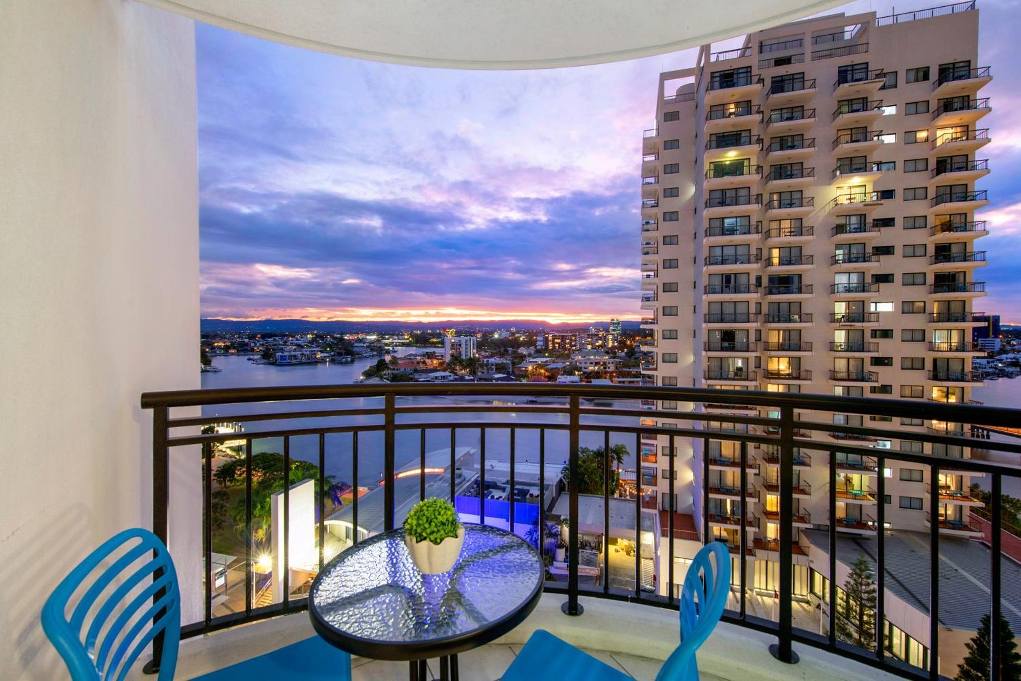 Apartment Self Contained At Chevron Renaissance - Privately Managed - Wow *