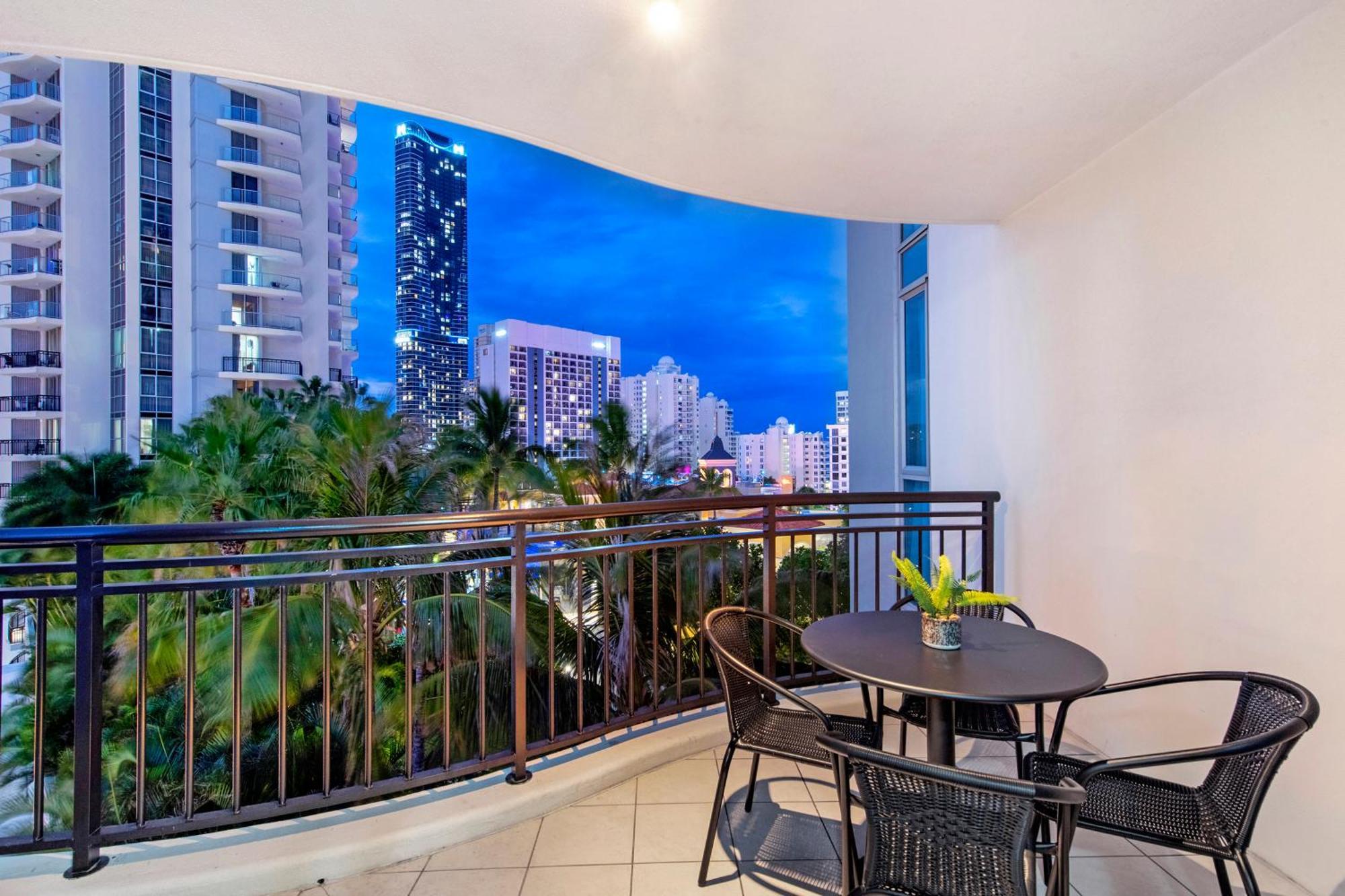 Self Contained At Chevron Renaissance - Privately Managed - Wow Apartment Gold Coast