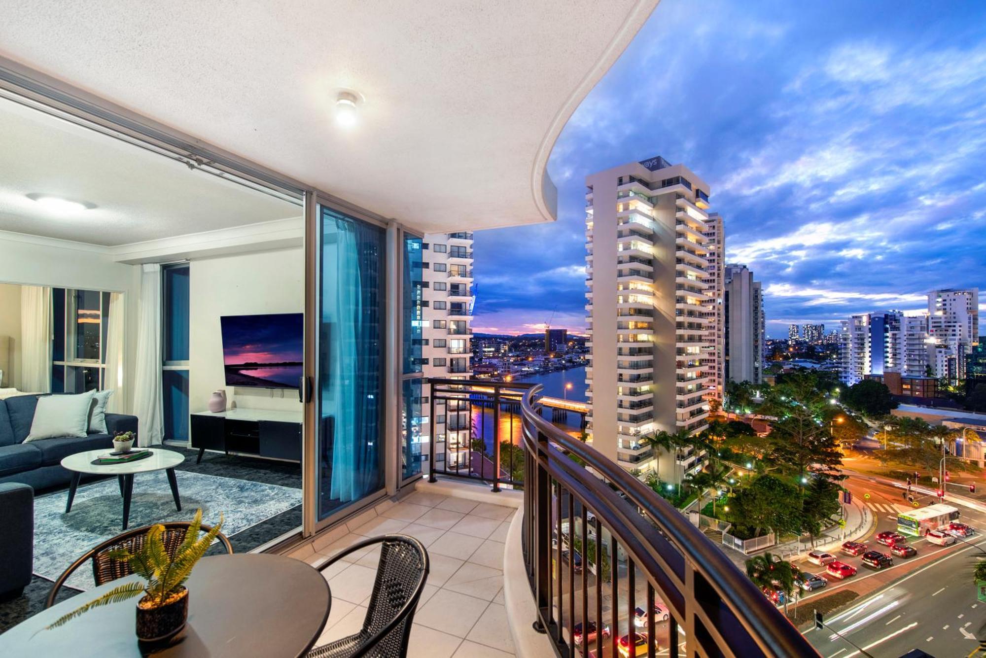 Self Contained At Chevron Renaissance - Privately Managed - Wow *