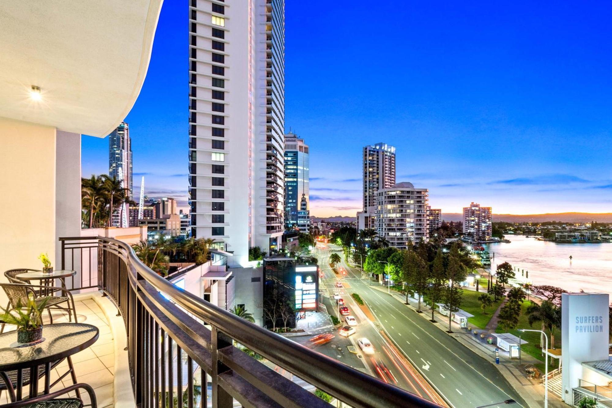 Apartment Self Contained At Chevron Renaissance - Privately Managed - Wow *