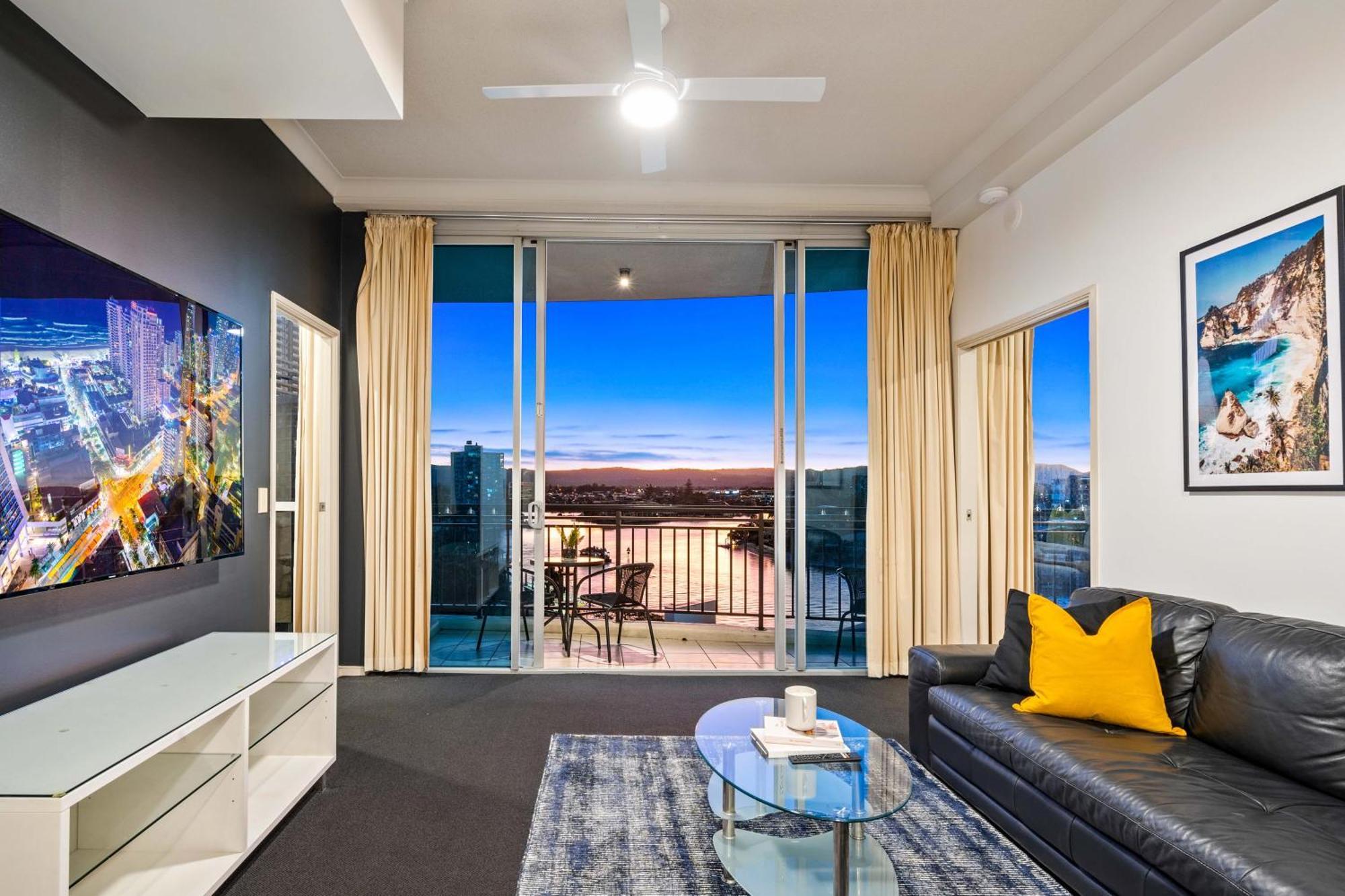Apartment Self Contained At Chevron Renaissance - Privately Managed - Wow Gold Coast