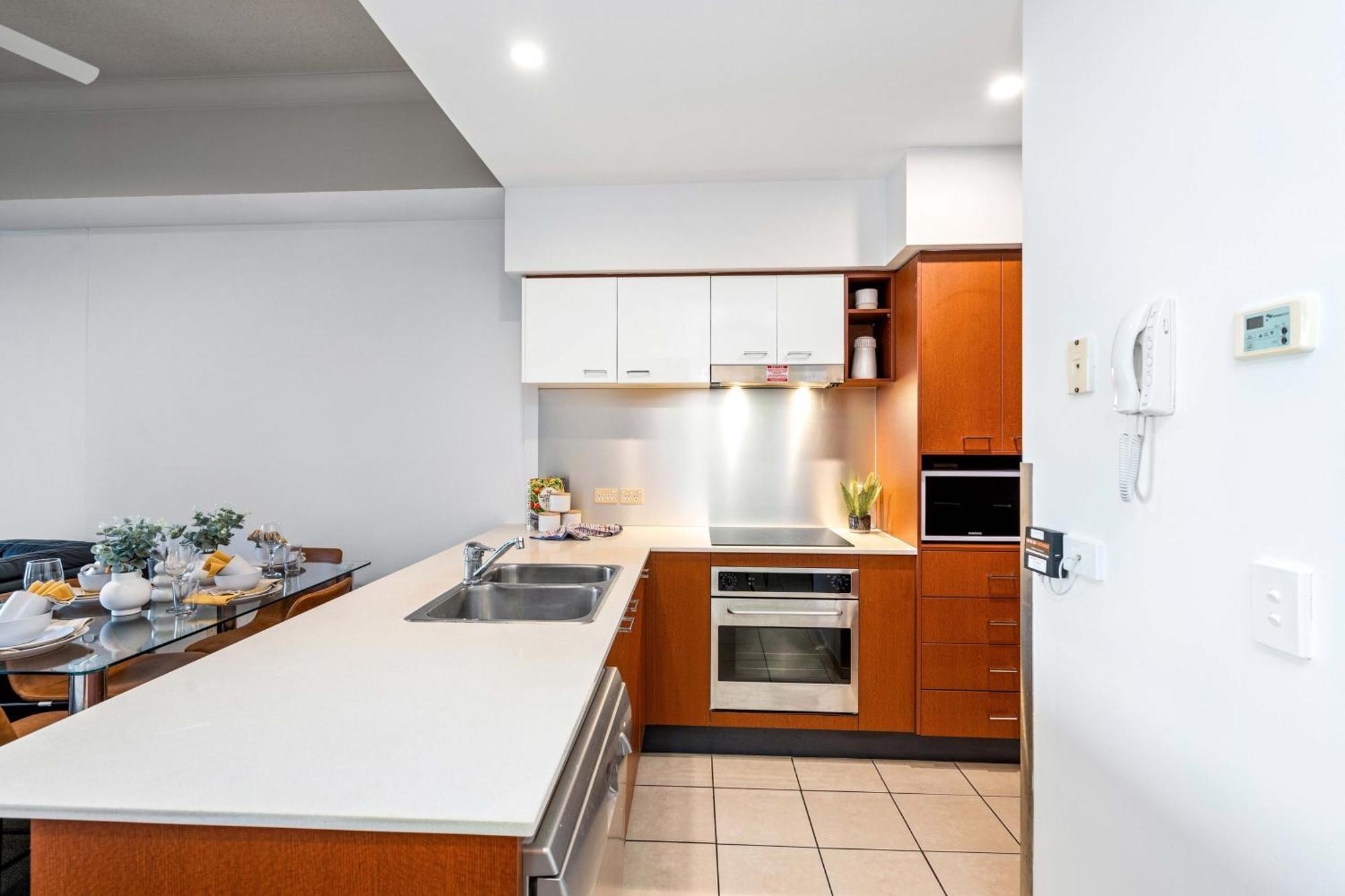 Self Contained At Chevron Renaissance - Privately Managed - Wow * Gold Coast