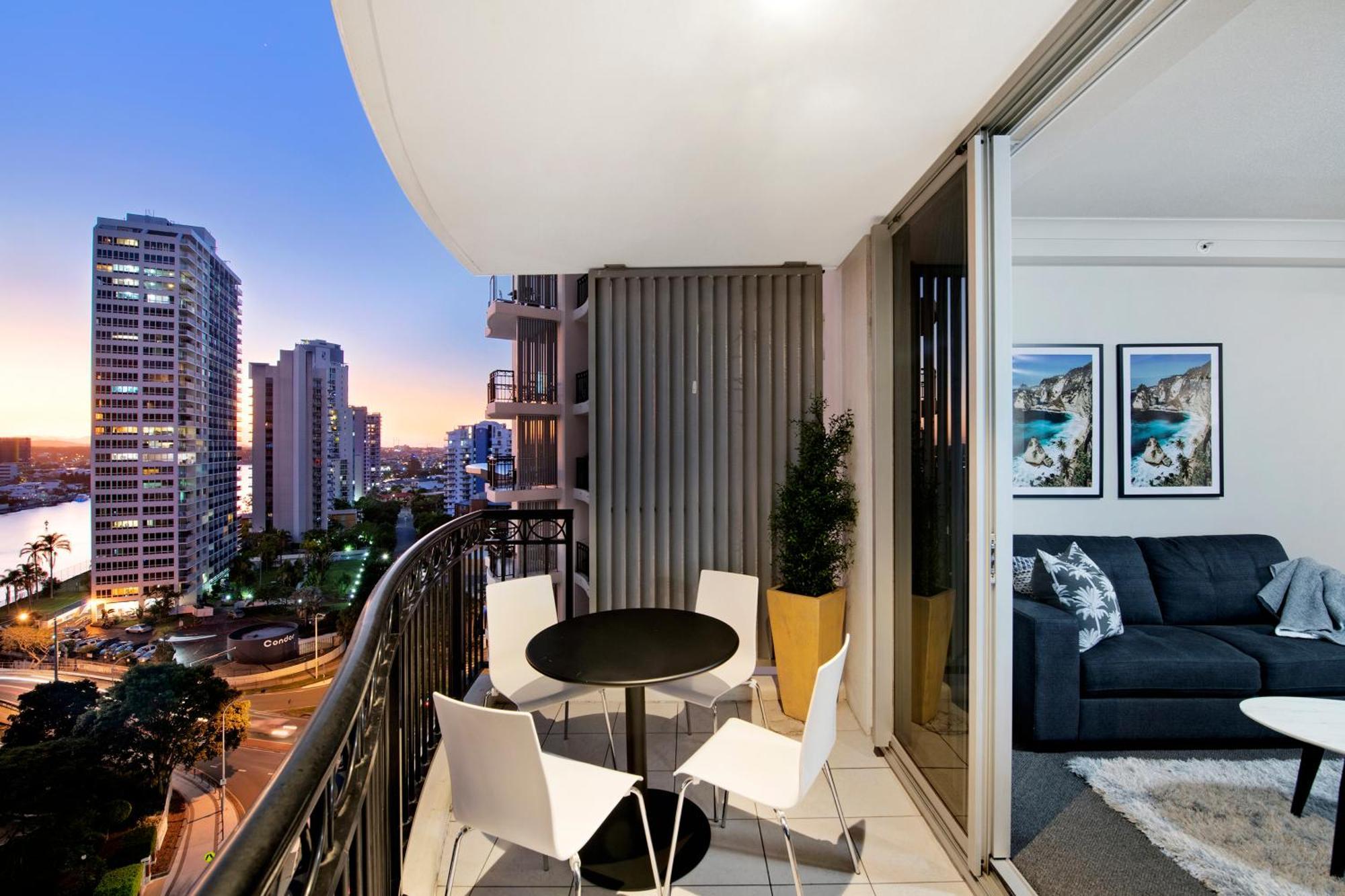 Self Contained At Chevron Renaissance - Privately Managed - Wow