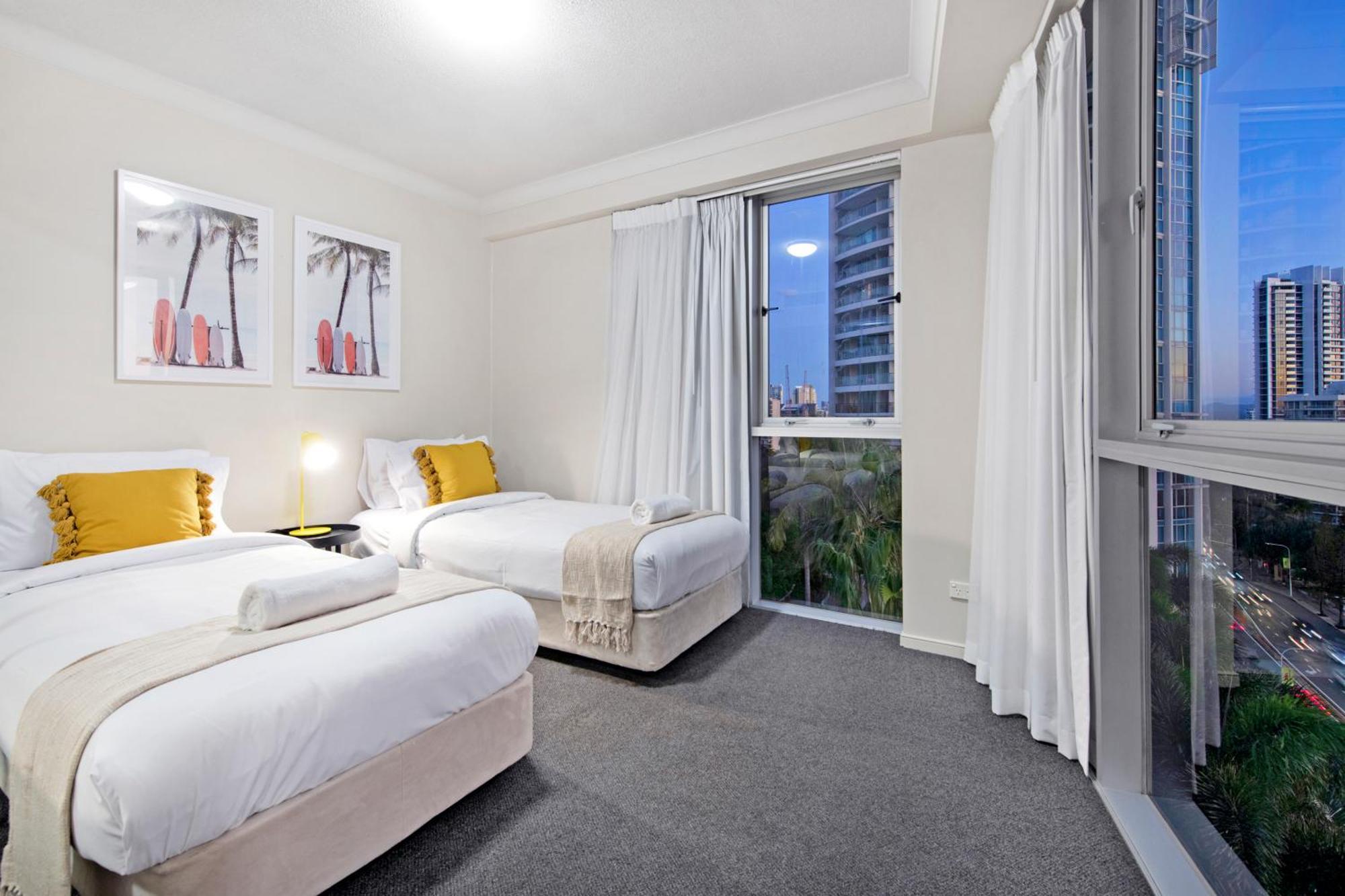 Self Contained At Chevron Renaissance - Privately Managed - Wow *