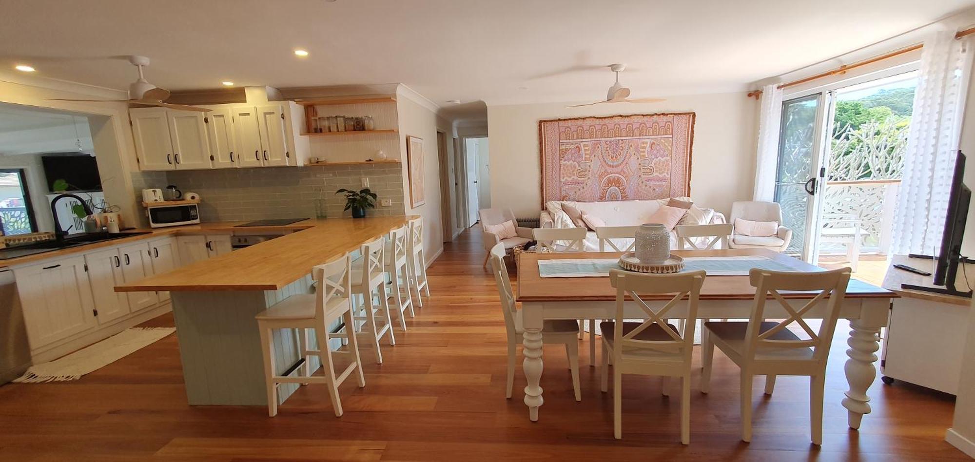 Family Retreat, 1 And Half Kms, Shops, Full Apartment *
