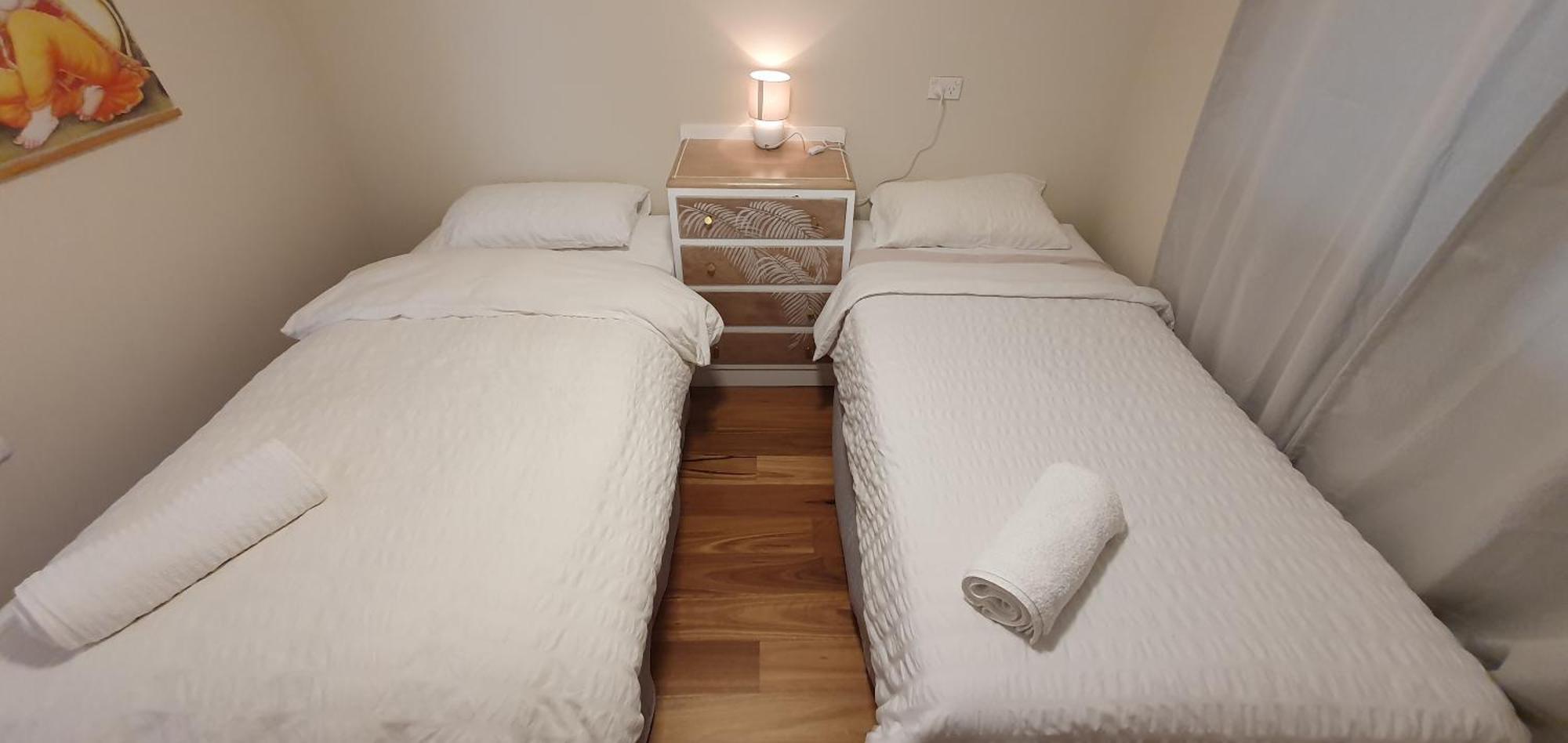 Family Retreat, 1 And Half Kms, Shops, Full *