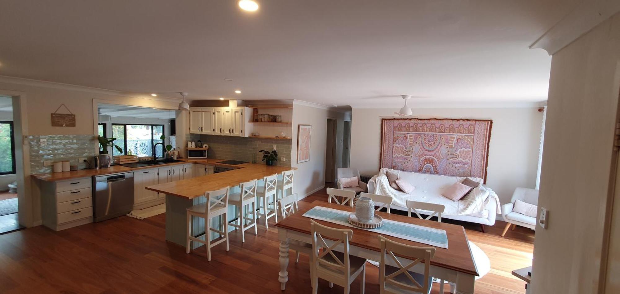 Family Retreat, 1 And Half Kms, Shops, Full Apartment *