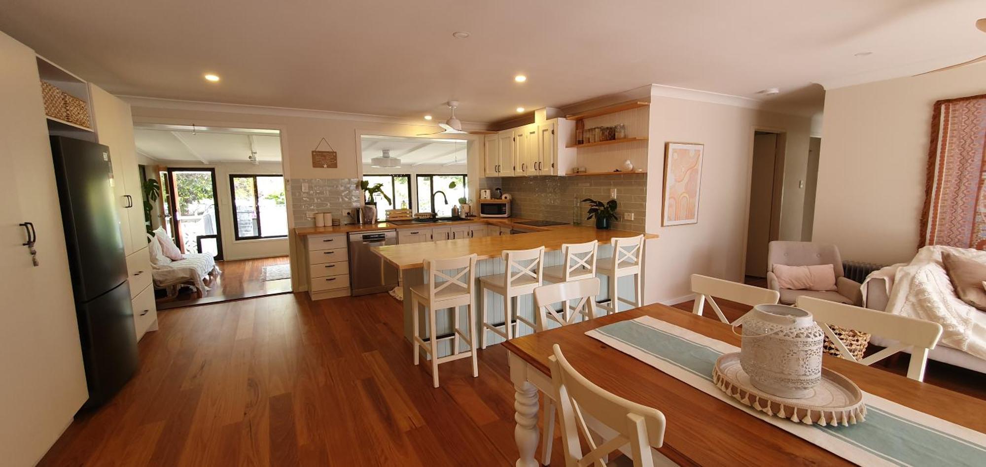Family Retreat, 1 And Half Kms, Shops, Full