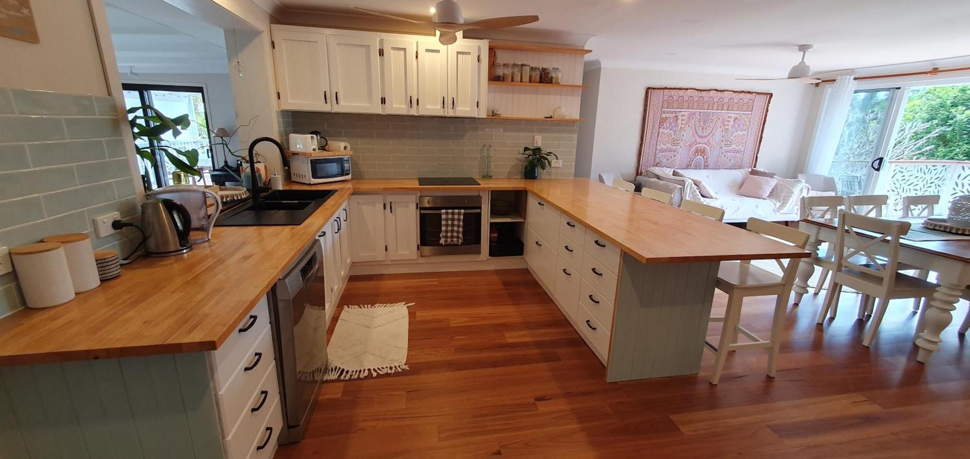 Family Retreat, 1 And Half Kms, Shops, Full Apartment *