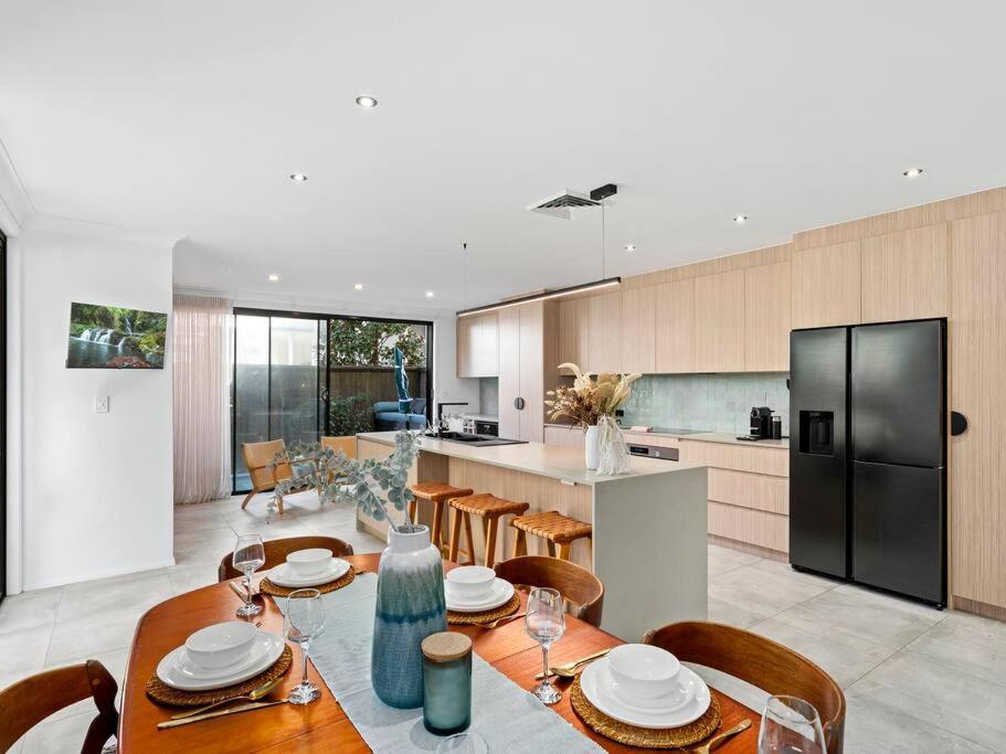 Side Bliss Mermaid Beach, 3bd - Heated Pool