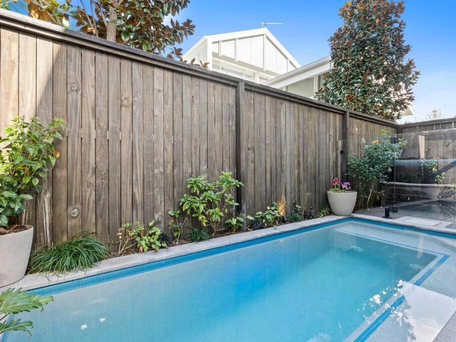 Side Bliss Mermaid Beach, 3bd - Heated Pool Holiday home