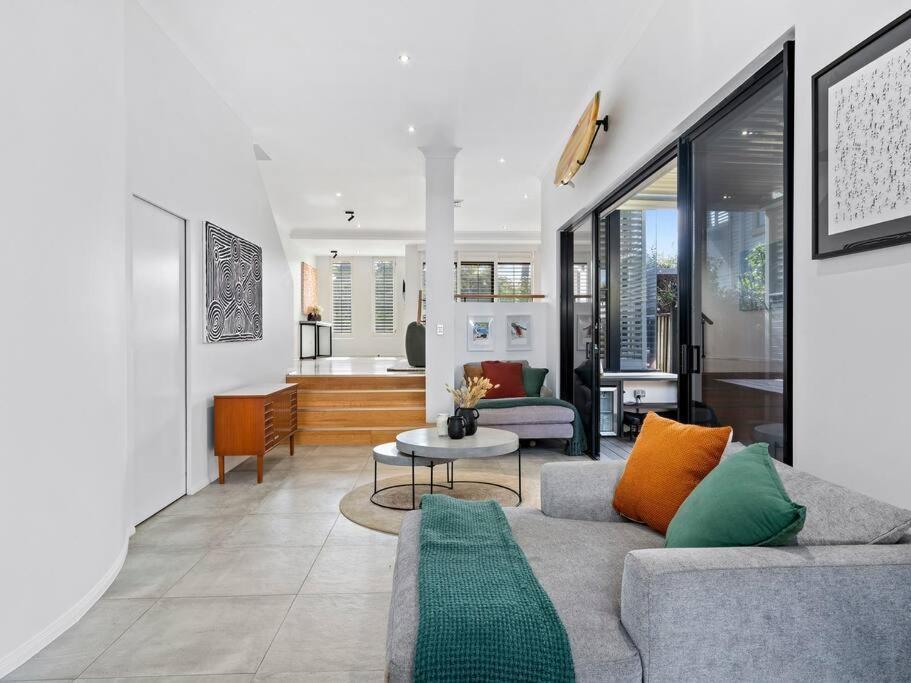 Side Bliss Mermaid Beach, 3bd - Heated Pool Holiday home Gold Coast