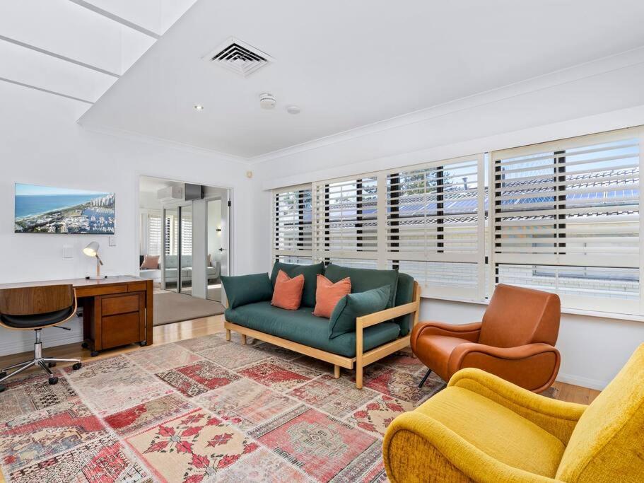 Side Bliss Mermaid Beach, 3bd - Heated Pool Holiday home Gold Coast