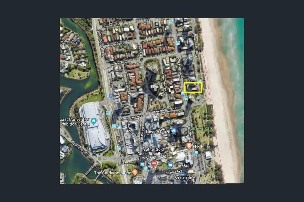 Beachfront Escape Broadbeach, 2 Bd, Pool , Sleeps 7 Apartment