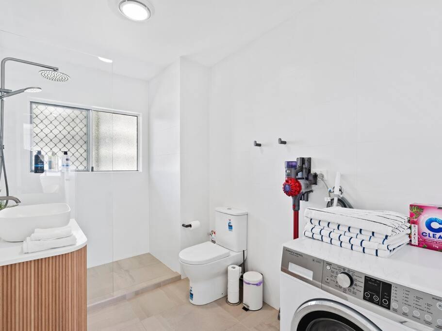 Beachfront Escape Broadbeach, 2 Bd, Pool , Sleeps 7