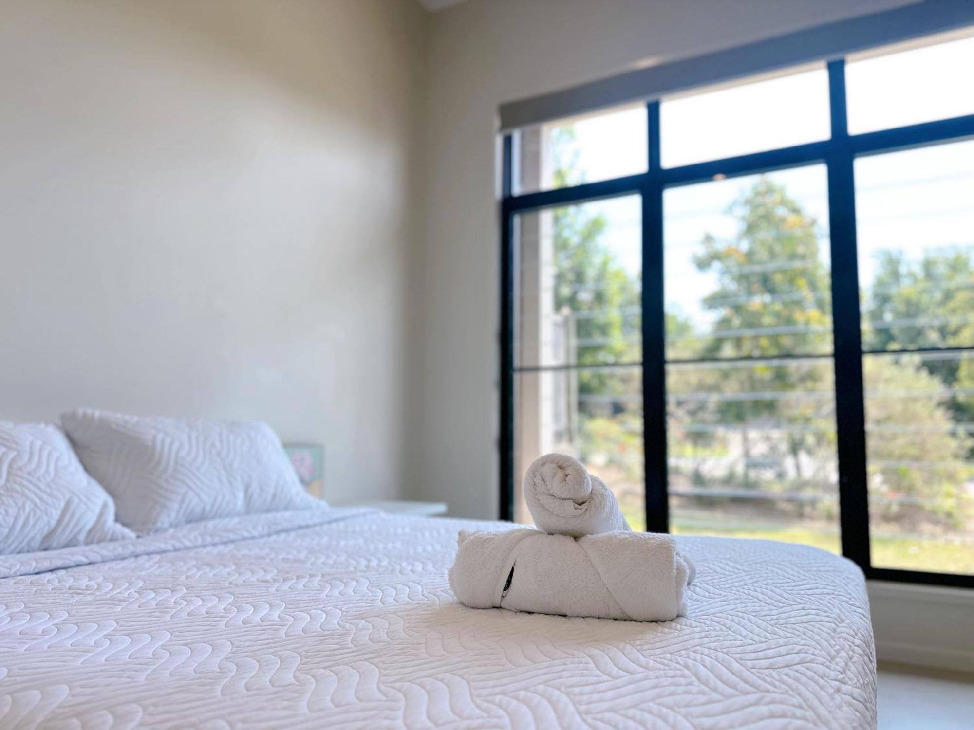 Theme Park Retreat Coomera 5 Beds Villa *