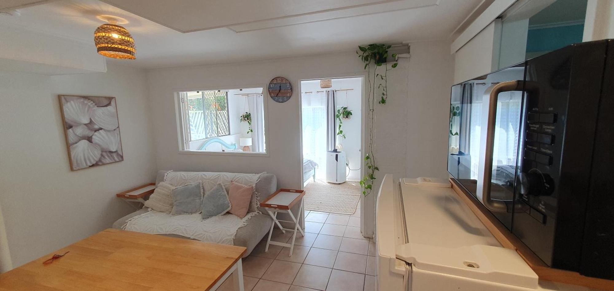 Guest house Entire Guest - Is 1 And Half Km - Pets Welcome Gold Coast