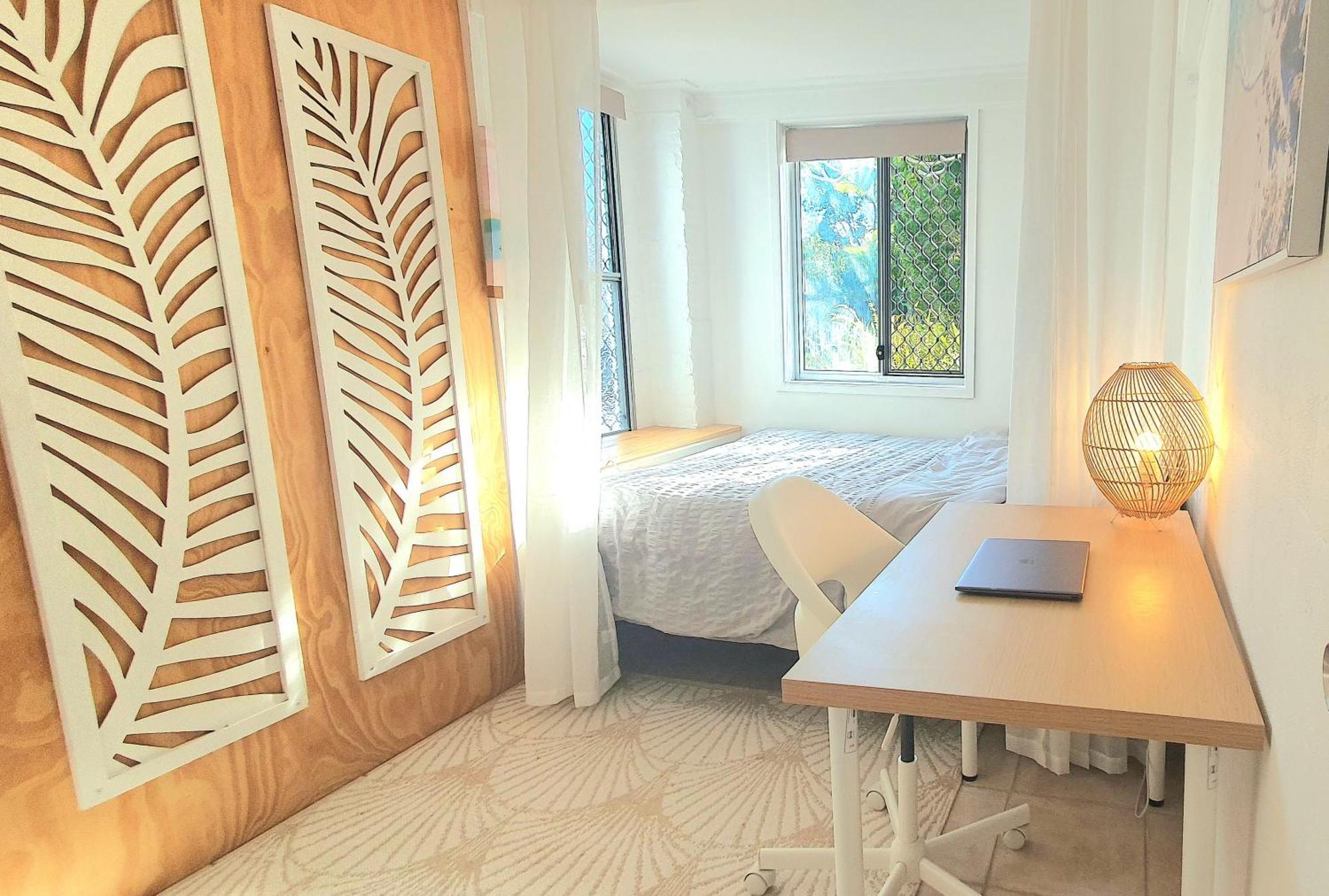 Guest house Entire Guest - Is 1 And Half Km - Pets Welcome *