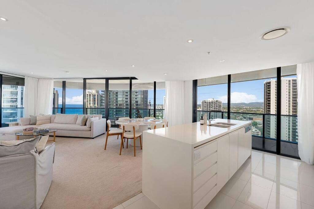 Oracle - In Broadbeach