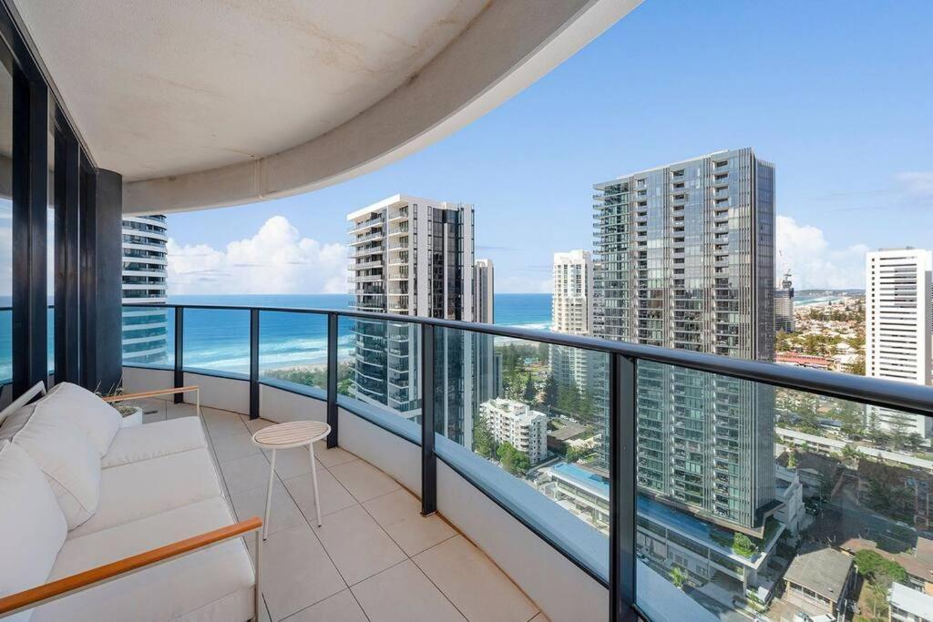 Oracle - In Broadbeach Apartment