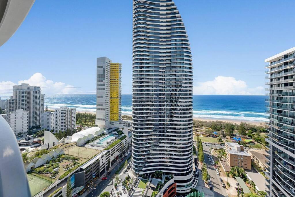 Oracle - In Broadbeach Apartment *